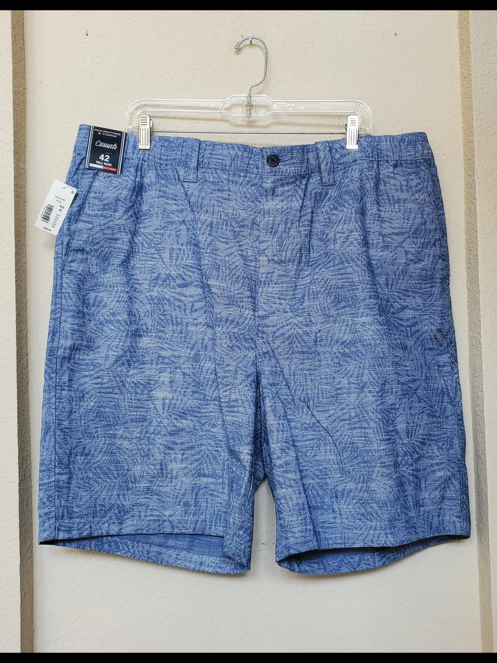 Roundtree & Yorke Blue Textured Palm-Print Flat Front Men's Shorts. Size 42